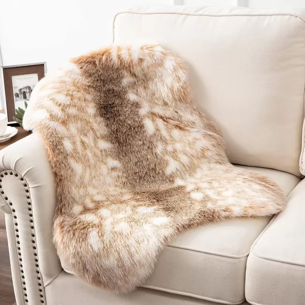 Phantoscope Faux Fur Rug Fluffy Soft Faux Fox Fur Area Rugs for Bedroom Livingroom Kids Room Decor Shaggy Fur Rugs AntiSkid Beige 2 x 3 FeetBeige