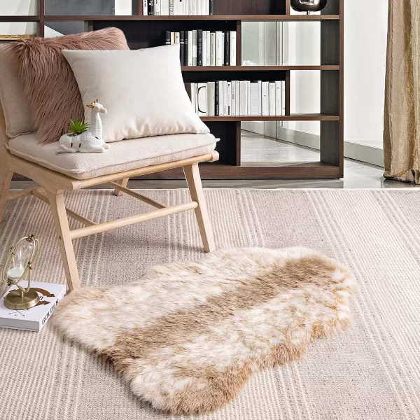 Phantoscope Faux Fur Rug Fluffy Soft Faux Fox Fur Area Rugs for Bedroom Livingroom Kids Room Decor Shaggy Fur Rugs AntiSkid Beige 2 x 3 FeetBeige