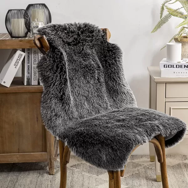 Phantoscope Faux Fur Rug Fluffy Soft Faux Fox Fur Area Rugs for Bedroom Livingroom Kids Room DecorShaggy Fur Rugs AntiSkid White Brown 2 x 6 FeetBlack White
