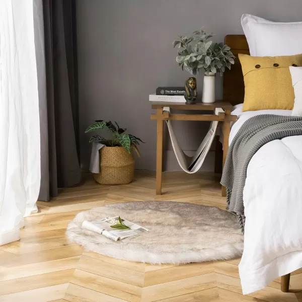 Phantoscope Faux Fur Rug Fluffy Soft Faux Fox Fur Area Rugs for Bedroom Livingroom Kids Room DecorShaggy Fur Rugs AntiSkid White Brown 2 x 6 FeetWhite Brown