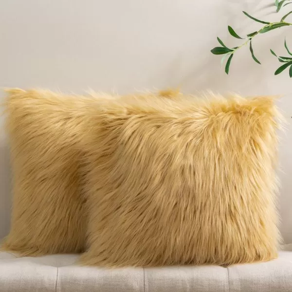 imagePhantoscope Pack of 2 Christmas Faux Fur Throw Pillow Covers Cushion Covers Luxury Soft Decorative Pillowcase Fuzzy Pillow Covers for BedCouch Deep Green 18 x 18 InchesGinger