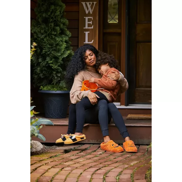 Dearfoams Unisex-Adult Spooky Fuzzy Halloween Pumpkin Jack O Lantern Slipper