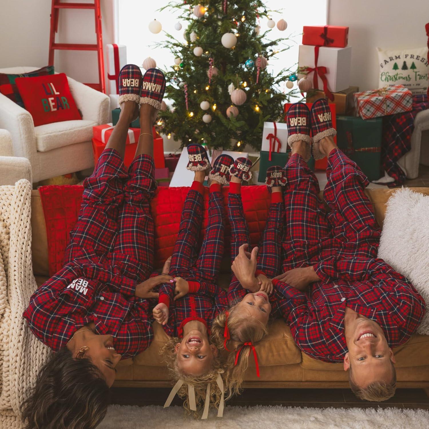 imageDearfoams Mens Papa Bear Matching Family Gifts for Dad Clog SlipperPeacoat