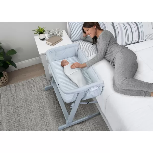 GAP babyGap Whisper Bedside Bassinet Sleeper with Breathable Mesh and Adjustable Heights - Lightweight Portable Crib - Made with Sustainable Materials, Navy Camo
